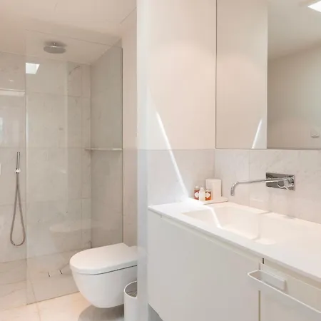 Alfama 3Br With Terrace By Lovelystay